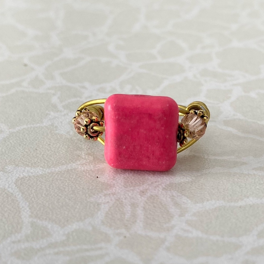 Gold-Tone Ring with Pink Square Ceramic Stone - size 6